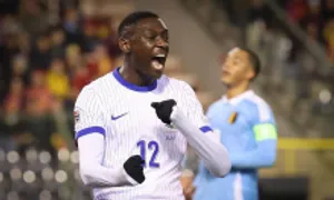 Pháp thắng Bỉ trong thế thiếu người