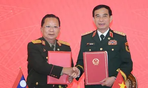 Việt Nam - Lào ký nghị định thư hợp tác quốc phòng song phương